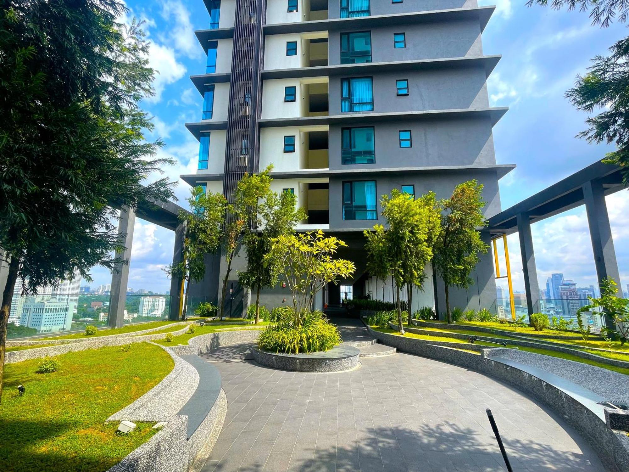 Astra At Opus Residences Куала-Лумпур Экстерьер фото